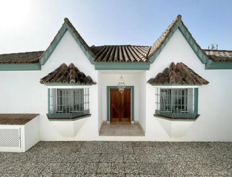 Fritliggende villa · San Roque