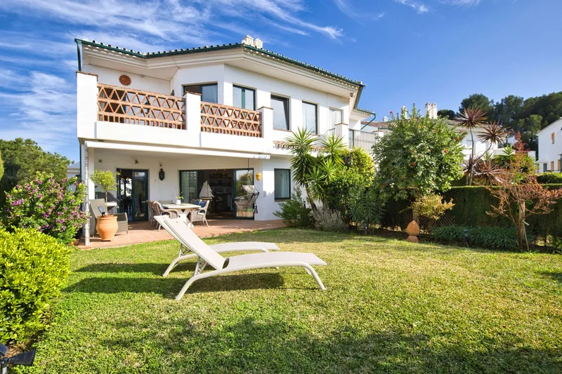 Semi-Detached House in Miraflores