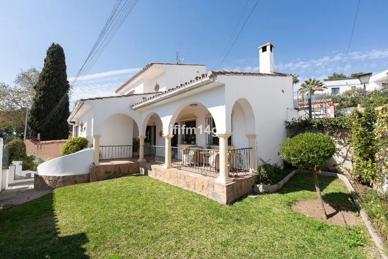 Detached Villa in La Campana