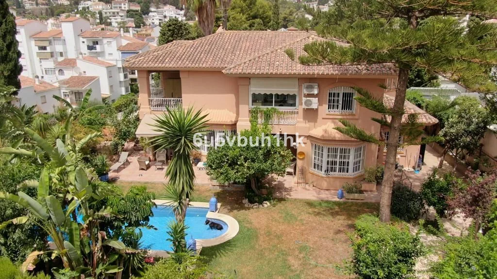 Detached Villa in El Coto