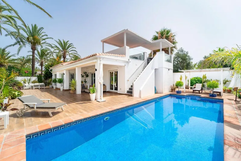 Fritliggende villa · Marbesa