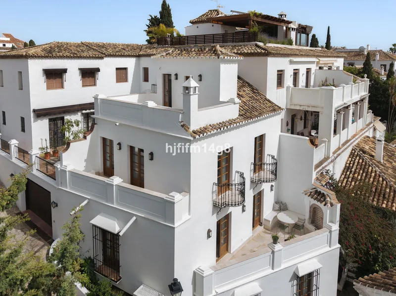 Maison de ville · The Golden Mile