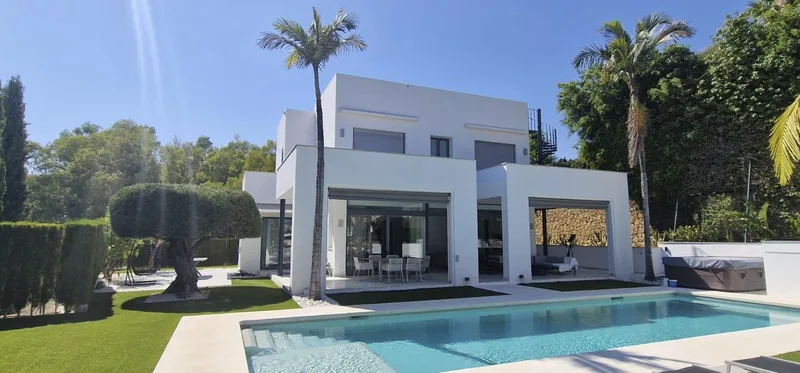 Fritliggende villa · Nueva Andalucía