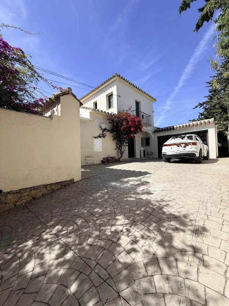 Detached Villa in Bel Air