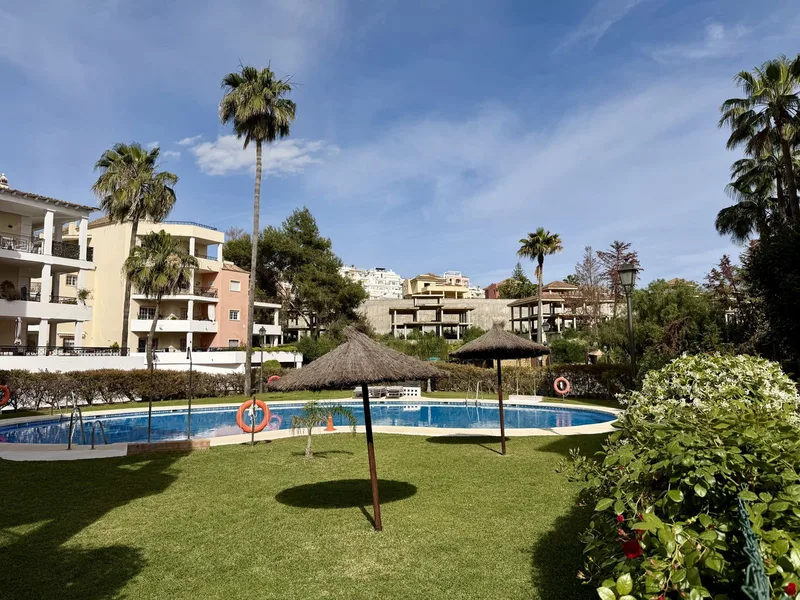 Top Floor Apartment in Nueva Andalucía