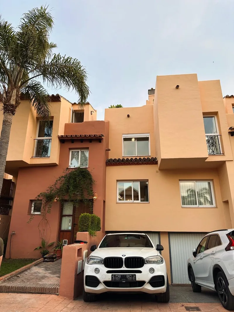 Townhouse in Nueva Andalucía