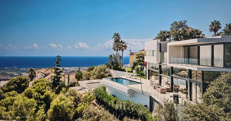 Villa independiente · Altos de los Monteros
