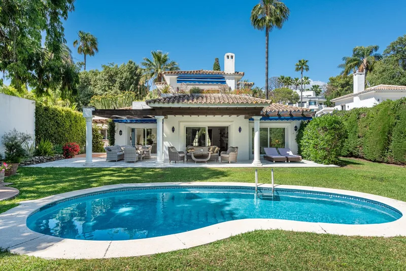 Fritliggende villa · Nueva Andalucía